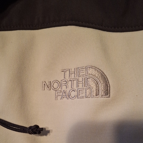 The North Face Men's Black and White Performance Jacket - Picture 3 of 13